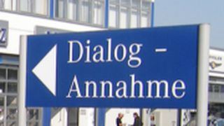 Auch Hinweisschilder sind eine sinnvolle Investition.  (Foto: Lauer)