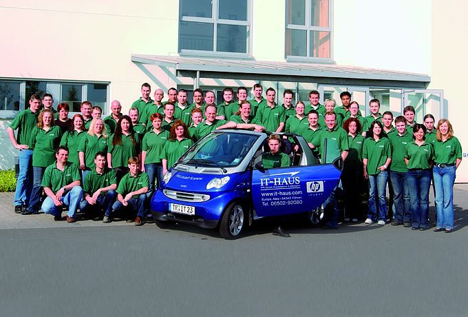 2005 expandierte das Vertriebsteam. IT-Haus hat nun 51 Mitarbeiter und einen Umsatz von 40,2 Millionen Euro. (IT-Haus)