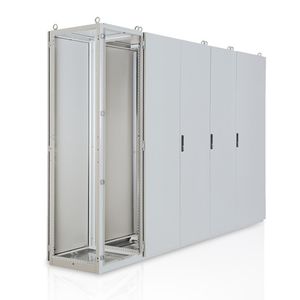 Häwa bietet in vier Abstufungen (A–D) unterschiedliche Schaltschränke, je nach Anforderungsprofil. Der Anreihschrank des Typs H 395 mit KF1000 RD Kühlgerät zeigt einen Schrank der Version A: ein Produkt aus dem klassischen Lager- und Katalogprogramm. Eine Individualisierung nimmt der Anwender selbst vor.