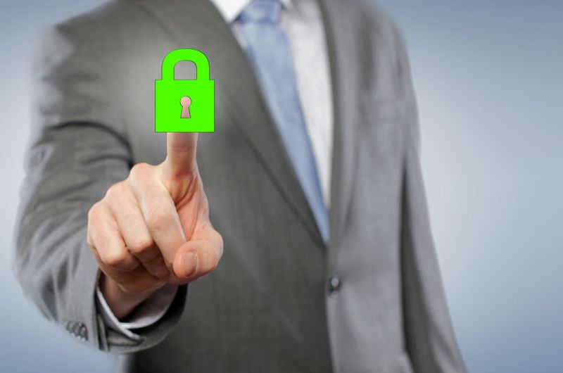 7. Adaptive Security-Architekturen: Die Bedrohung durch Cyberkriminalität wächst, zumal immer mehr Unternehmen cloud-basierte Dienste und offene APIs nutzen. Gartners Analysten sehen Anwendungsselbstschutz sowie Verhaltensanalysen von Nutzern und Unternehmen als Wegbereiter für ein adaptives Sicherheitssystem, das individuell auf Bedrohungen reagiert.  (© MK-Photo - Fotolia)