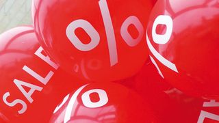 Um der Absatzflaute entgegenzuwirken, bieten viele Unternehmen ihre Produkte derzeit stark verbilligt an.  Bild: Schoenemann/Pixelio (Archiv: Vogel Business Media)