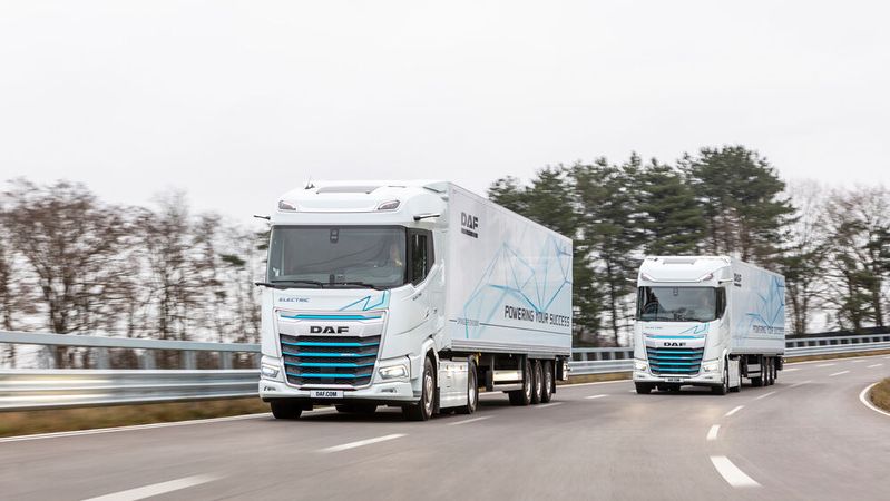 Die elektrisch angetriebenen DAF XG und XG+ sind als 4x2-Sattelzugmaschine und 6x2-Lkw mit gelenkter Nachlaufachse verfügbar.(Bild:  DAF Trucks N.V.)
