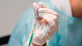 Bei Überarbeitung der Coronavirus-Impfverordnung sollen nach Ansicht des Bundesverbands Medizintechnologie, BV-Med, unter anderem auch Medizinprodukteberaterber berücksichtigt werden. (gemeinfrei)