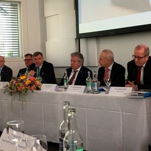 (Kielburger / PROCESS)