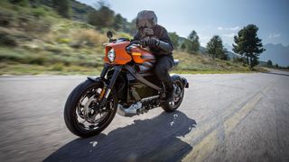 Ausrechnet Harley-Davidson ist im Reigen der etablierten Motorradhersteller mit seiner neuen Livewire ein Vorreiter in Sachen E-Mobilität. (Harley-Davidson)
