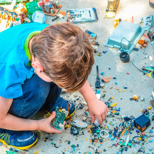 Laut des Industrie 4.0 Barometers 2019 entwächst Industrie 4.0 so langsam den Kinderschuhen.(Bild:  gemeinfrei / Unsplash)