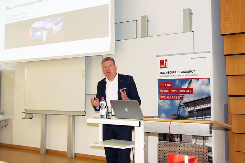 Aus Sicht der Industrie betonte Dr. Martin Hillebrecht (Edag AG) den hohen Stellenwert des Leichtbaus. (Hoschule Landshut)