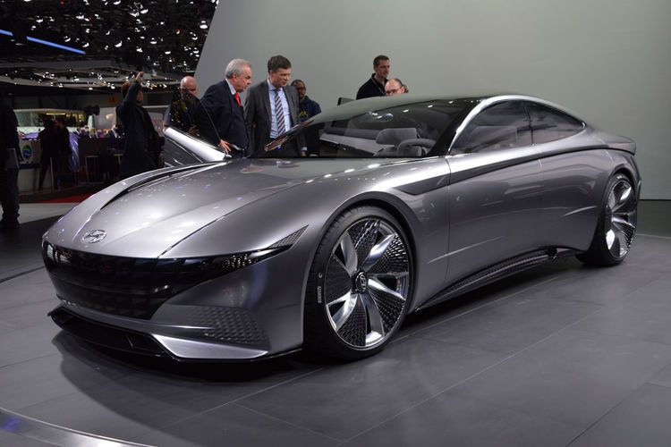 Die Coupé-Studie „Le Fil Rouge“ gibt weitere Einblicke in die Zukunftsvisionen von Hyundai. (Schreiner/»kfz-betrieb«)