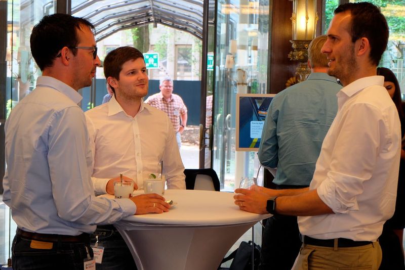 Fachgespräch in der Kaffepause (Bild: Schreier)