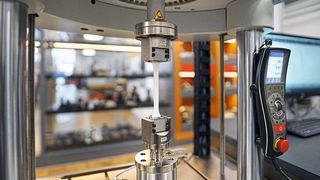 Prüfung bei Ikea mit LTM 3kN. (Bild: ZwickRoell GmbH & Co. KG)