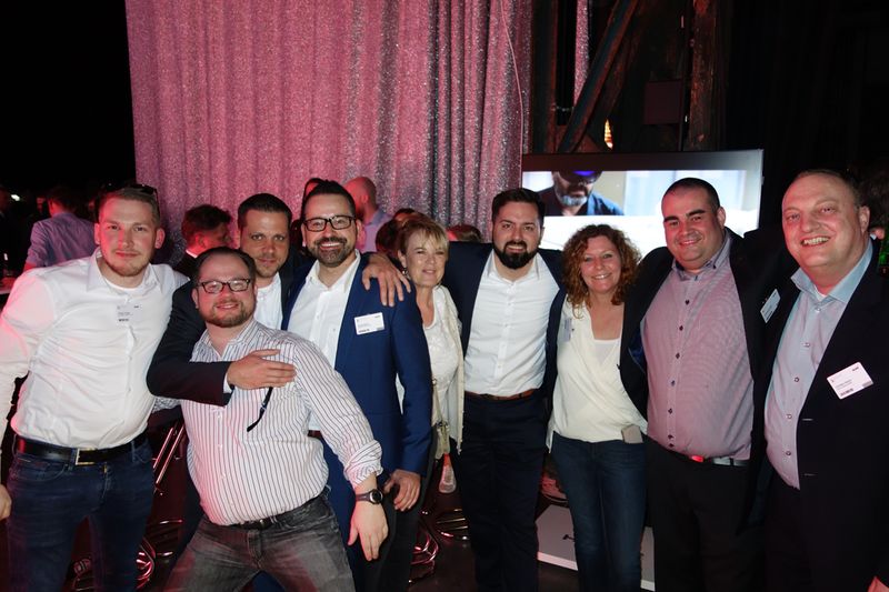 Des einen Freud, des anderen Leid: Das ZyXEL- und Lancom-Team feierten zusammen. (Bild: IT-BUSINESS)