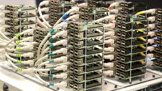 Raspberry-Pi-Computercluster: Der Rechner besteht aus 70 Einplatinenrechnern mit 280 Prozessorkernen. (Bild: FH Münster/Pressestelle)