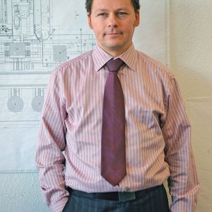 Dr.-Ing. Marcus Queins, technischer Leiter der Dörries Scharmann Technologie GmbH in 
Mönchengladbach: „Treiber für die Entwicklung energieeffizienter Werkzeugmaschinen sind die Gesetzeslage und Programme zur Senkung der Energiekosten in Großunternehmen.“ 