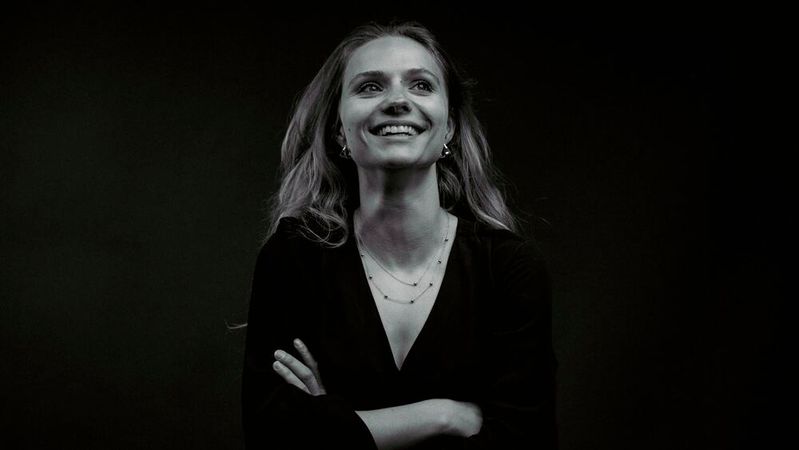 Paessler-Managerin Theresa Lettenmeier betont, wie Echtzeitdaten die Fehlersuche in Datenbanken deutlich erleichtern.(Bild:  Paessler)