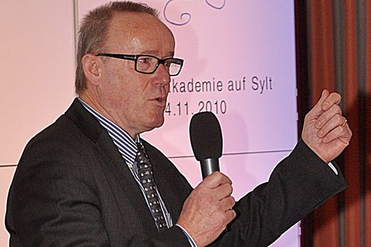 Bernd Schweitzer, Geschäftsführer des Landesverbands Schleswig-Holstein, begrüßte die Gäste und bedankte sich bei den Sponsoren. (Archiv: Vogel Business Media)