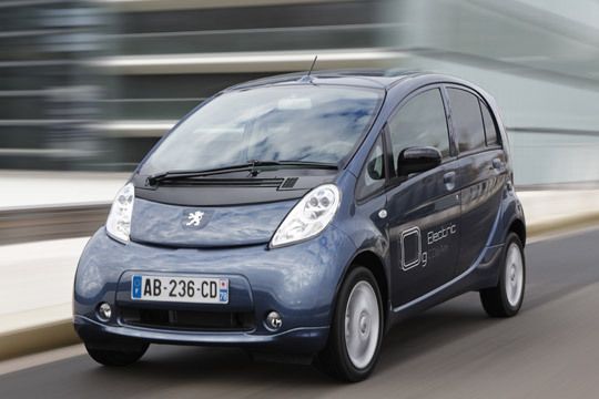 Mit dem i0n präsentiert Peugeot nach eigenen Angaben als erster europäischer Hersteller ab Ende 2010 ein reines Elektroauto. (Archiv: Vogel Business Media)