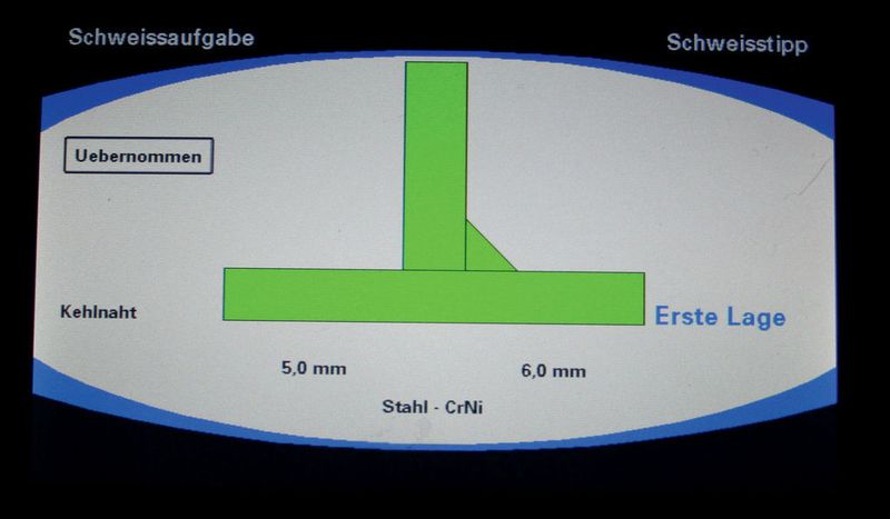 Optimale Parameter auf Knopfdruck: die neuentwickelte Invertig.Pro digital ermittelt die besten Parameter für eine Schweißaufgabe auf Basis einer Schweißexpertendatenbank.  (Bild: Rehm)