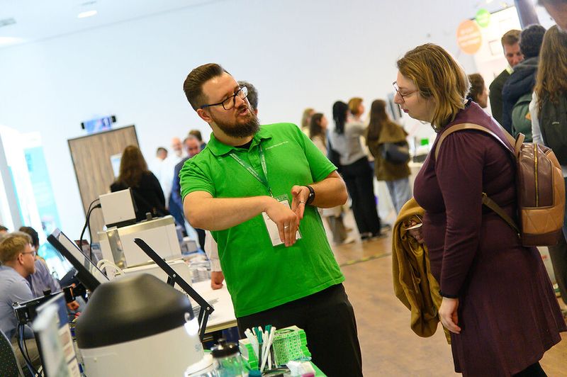 ... direkt am Ausstellungsstand weiter vertieft werden.    Mehr Infos zu den kommenden LAB-SUPPLY-Messen finden Sie auf www.lab-supply.info (Bild: Stefan Stark)