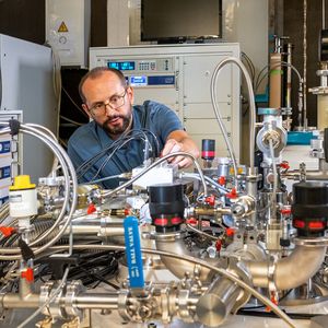 Neuartige Materialien: Informationsübertragung ohne Energieaufwand (Astrid Eckert / TUM)