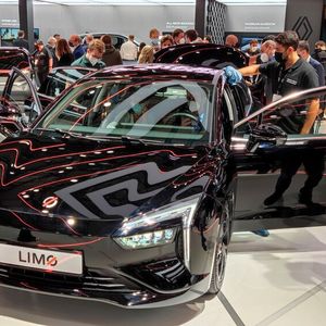 Mobilize hat auf der IAA vier Fahrzeuge präsentiert. Mit Limo führt Renaults Mobilitätsmarke ab dem kommenden Jahr eine rund 4,70 Meter lange Elektro-Limousine ein.(Bild:  Mario Hommen/sp-x)