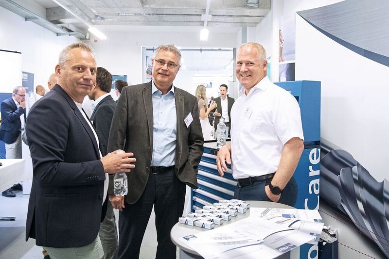 Zwischen den Referaten gab es Zeit für die Ausstellung, interessante Gespräche und Networking. (Bild: Thomas Entzeroth)