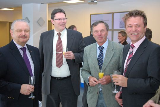 Jürgen Karpinski, Präsident des Landesverbands Hessen, Claus Kapelke, Geschäftsführer der Kfz-Innung Frankfurt, Hans-Jürgen Vogel, Präsident des Landesverbands Thüringen und ZDK-Vizepräsident Wilhelm Hülsdonk. (Archiv: Vogel Business Media)