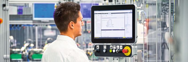 Bedienlösungen direkt an der Maschine mit einem modernen Oberflächen-Design gehört bei Phoenix Contact die Zukunft. Bedienlösungen direkt an der Maschine mit einem modernen Oberflächen-Design gehört bei Phoenix Contact die Zukunft.