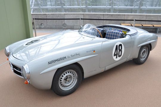 Der Vierzylinder des zweisitzigen Rennsportwagen 190 SLR W 121 von Mercedes-Benz (Baujahr 1957) leistete etwa 150 PS bei ungefähr 6.000 U/min. (Archiv: Vogel Business Media)