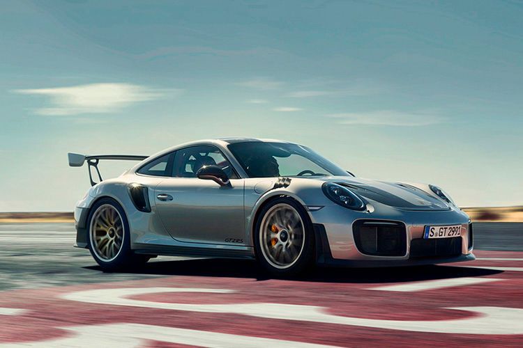 Der GT2 schießt in 2,8 Sekunden auf 100 km/h. (Porsche)