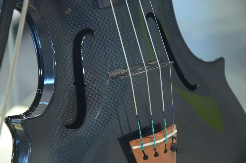 ... oder als Material für eine Geige. Der Vorteil: Die Carbon-Geige ist unempfindlich gegen Temeperatur- und Luftdruckschwankungen. (Bild: Michel)