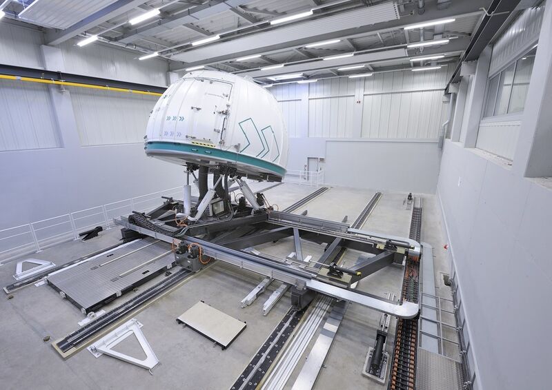Ausgestattet mit einem Acht-Achsen-Bewegungssystem, ist der Stuttgarter Fahrsimulator die derzeit größte und leistungsfähigste Anlage dieser Art an einer europäischen Forschungseinrichtung (Bild: ACE)