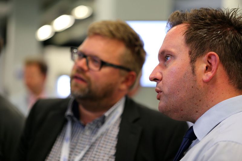 Besucher und Mapal-Entwicklungsexperten an den Fachpressetagen (Matthias Böhm)