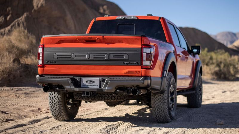 ... die Hedin nach Deutschland bringt. Unter der Motorhaube ist ein 3,5-Liter-V6-Benziner verbaut. (Bild: Ford)