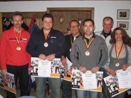 Siegerehrung auf der Raffner-Alm in Adlgaß: v.l.n.r.: Jürgen Krieger (Geiger), Torsten Hentschel (Cera System), Werner Westphal (Netgear), Andreas Tonn (Carat), Biathlon Olympiasieger Fritz Fischer und Karolina Remen (Carat)   (Archiv: Vogel Business Media)