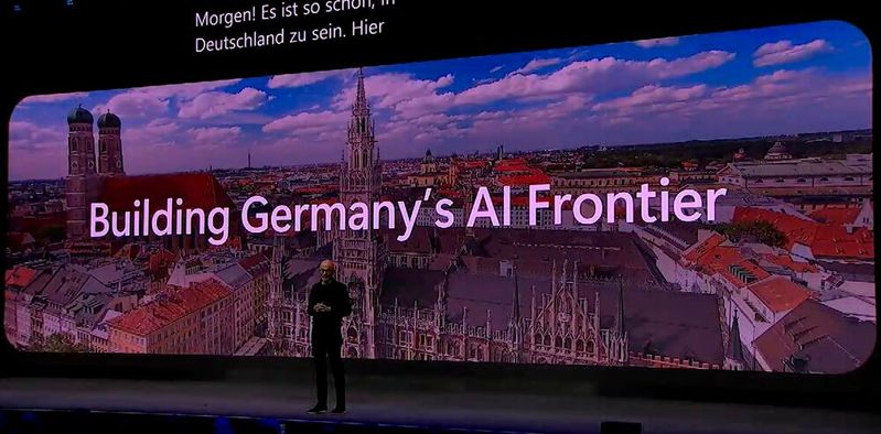 Microsoft-CEO Satya Nadella bei der Eröffnungs-Keynote der AI Tour in München.(Bild:  Vogel IT-Medien)