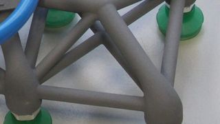 Schon vorher in überprüfen, ob sich das Modell im 3D-Drucker richtig fertigen lässt: für die Visualisierung sorgt eine Software von Fraunhofer. (Bild: Stefanie Michel)