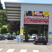Das Autohaus Niedermayer im beschaulichen Neukirchen verkauft über 2.000 EU-Neuwagen und Gebrauchte im Jahr. (Foto: Michel)