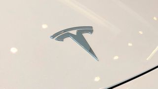 Tesla könnte wegen der China-Strafzölle Probleme bekommen, der Model 3 könnte sich deutlich verteuern. (Bild: Seyerlein – VCG)