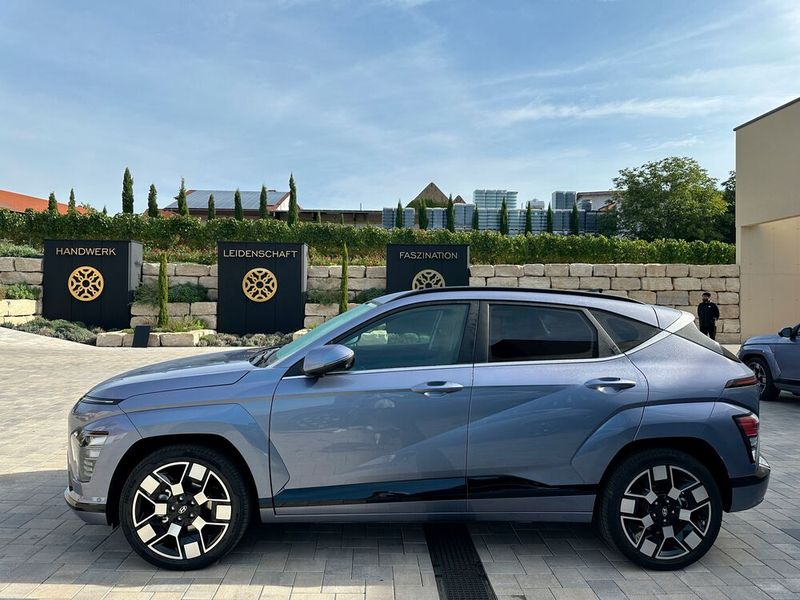 Der Kona E ist für Hyundai ein wichtiges Modell. Von 2018 bis September 2023 wurden laut Kraftfahrbundesamt knapp 62.000 Stück zugelassen. Der überarbeitete Kona wird auch als Hybrid- und Benziner-Version angeboten.  (Bild: Dirk Kunde)