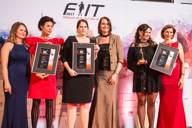 Gewinnerinnen in der Kategorie Business Innovation: Anna Dimitrova (Vodafone), Dr. Consuela Utsch (ACUROC) und Jessica Kaufmann (Celonis) (Bild: Vogel IT-Akademie)