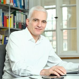 Hubertus Leonhardt, Managing Partner bei SHS: „Besonders innovative und wachstumsorientierte Medizintechnikunternehmen haben großes Interesse an einem hohen Eigenkapitalanteil – vor allem um Forschung und Entwicklung voranzutreiben.“