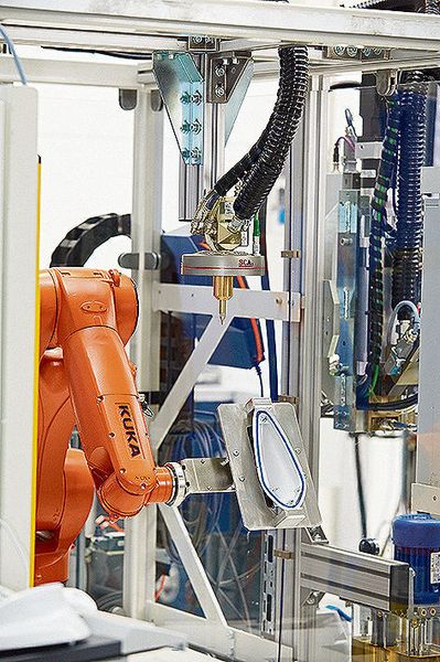 SCA zeigt neuartige Dosierzellen für das Kleben oder Dichten, die leicht in bestehende Produktionslinien integrierbar sind, wie es heißt. (Bild: SCA)