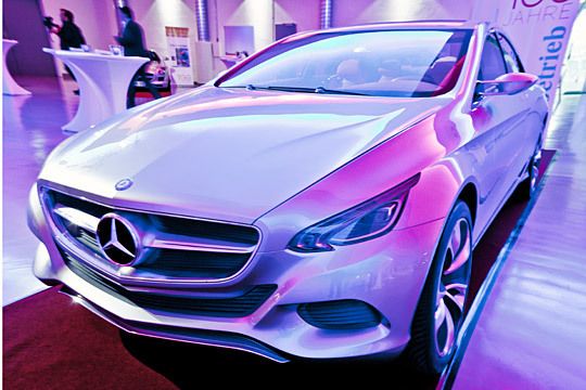 Das Forschungsfahrzeug F 800 Style zeigte Mercedes-Benz erstmals auf dem Automobilsalon in Genf 2010: Mit ihm warf der Autobauer 