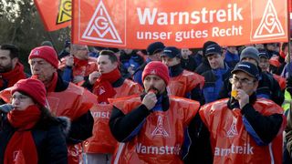 In Nordwestdeutschland streitet man in der Eisen- und Stahlbranche um neue Tarife. Einigung ist nicht in Sicht. Die IG Metall denkt über Warnstreiks ab 1. Juni 2022 nach. (Bild: dpa)