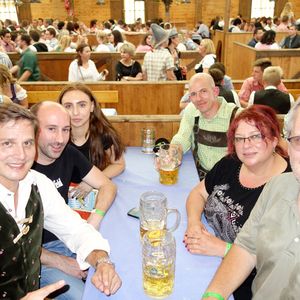 (v. l.) German Popp, Fotograf, Sven Noack und Lionna Kuhn, eyeti systems, Ingo Schneider, Alcatel Lucent, Annette und Eberhard Bunge, ebunet. (Bild: IT-BUSINESS)