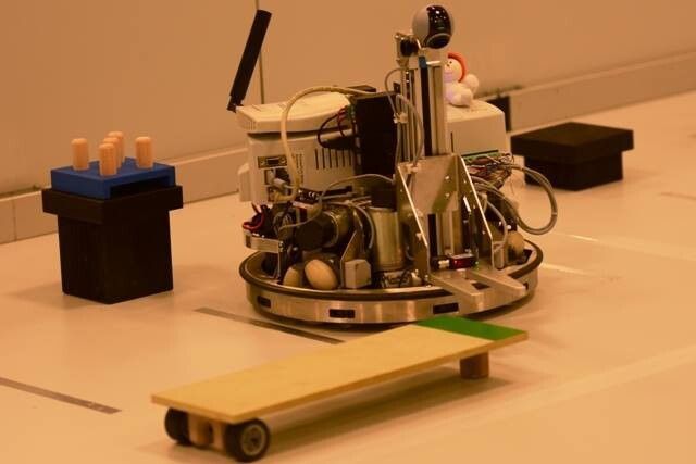 8 Teams kämpft beim dreitägigen WorldSkills Germany-Berufswettbewerb „Mobile Robotik“ um die Fahrkarten zu den EuroSkills in Lille/Frankreich. (WorldSkills Germany/Jörg Wehrmann)