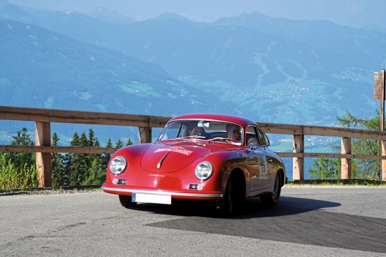 Weil die DIN-Norm 73021 erst 1953 veröffentlicht wurde, orientieren sich zuvor konstruierte Motoren nicht an ihr, beispielsweise die luftgekühlten Vierzylinder-Boxermotoren von VW und Porsche. (Bild: Peter Diehl)