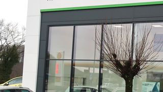 Das Autohaus Waser ist seit gut 40 Jahren in Tiegen am Hochrhein aktiv und hat sich zum Partner der Mobilität in der Bevölkerung entwickelt. (Grimm/»kfz-betrieb«)