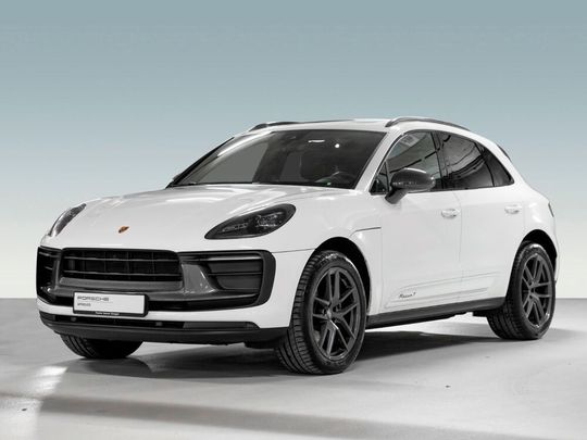 Back to the roots! Porsche schwenkt angesichts der Lage zurück zum Verbrenner, wie man nun erfährt. Vielleicht gibt es also bald wieder einen röhrenden statt summenden Macan. Für Kenner der Branche sei dieser Schritt nur allzu gut nachvollziehbar. Hier mehr dazu ...(Bild:  Porsche)