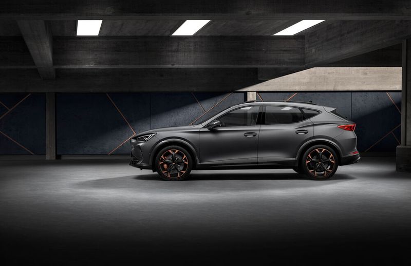 Den Cupra gibt es auch ohne E-Motor: Der 2,0 Liter großen Vierzylinder mit 228 KW/310 PS ist bekannt aus den bisherigen Performance-Modellen des Volkswagen-Konzerns. (Bild: Cupra)